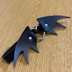FREE 🎁 Hot Topic goth punk bat wing faux leather heart choker necklace